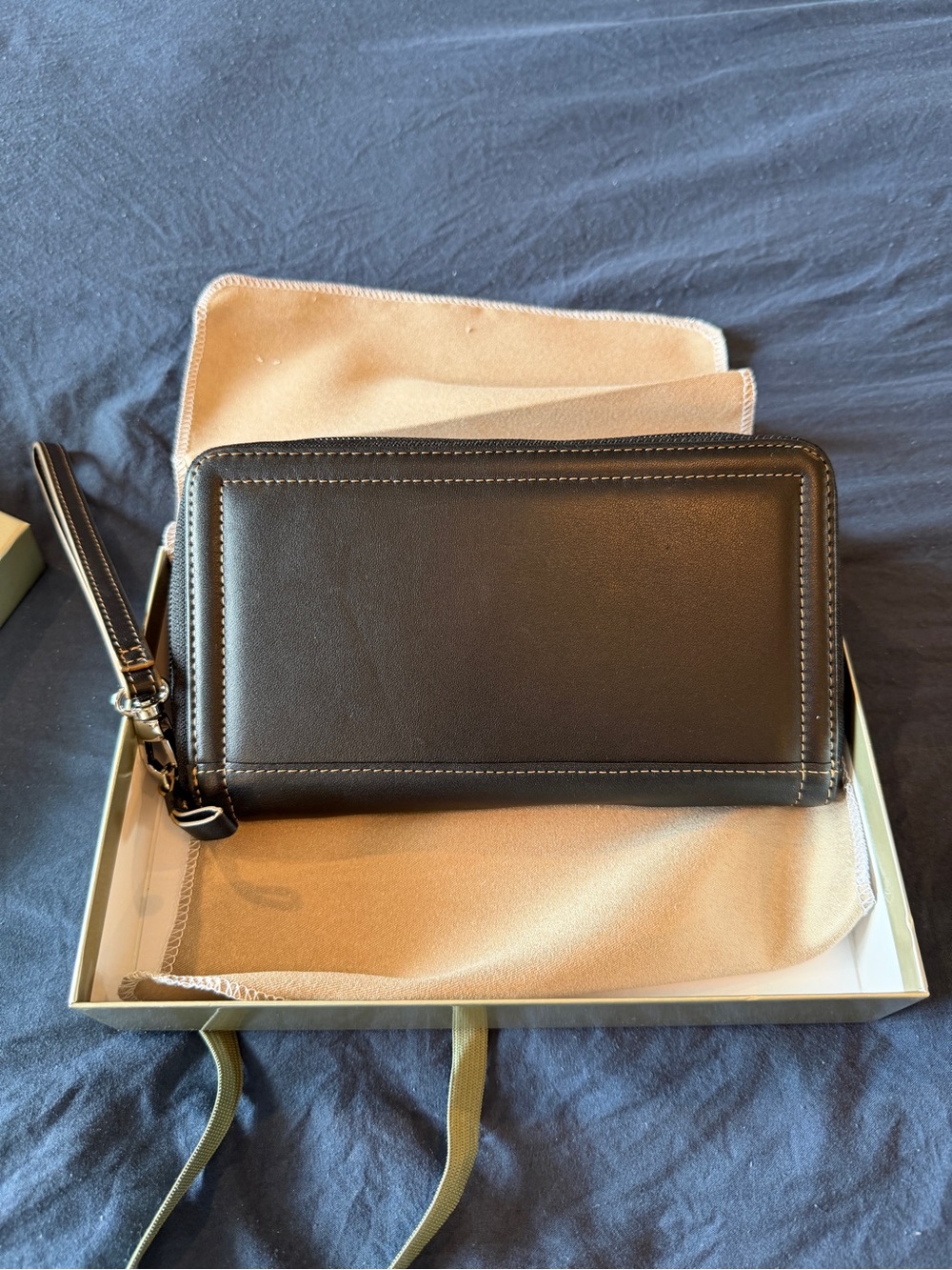 Levenger Black Leather Zip Wallet Wristlet